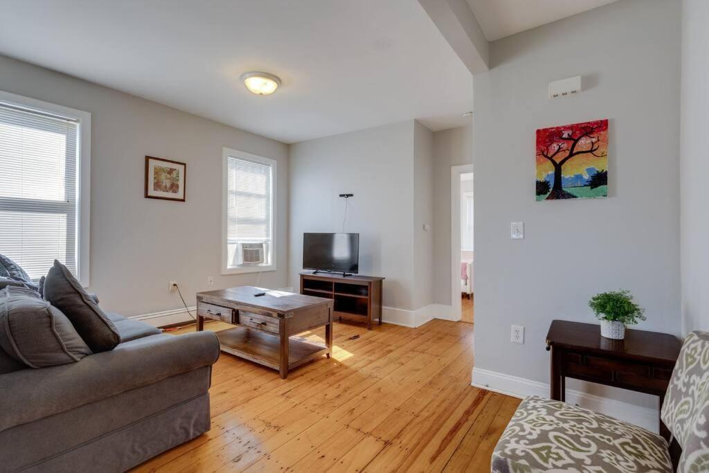 New! Near Mbta, 3 Mi To Fenway! Appartamento *